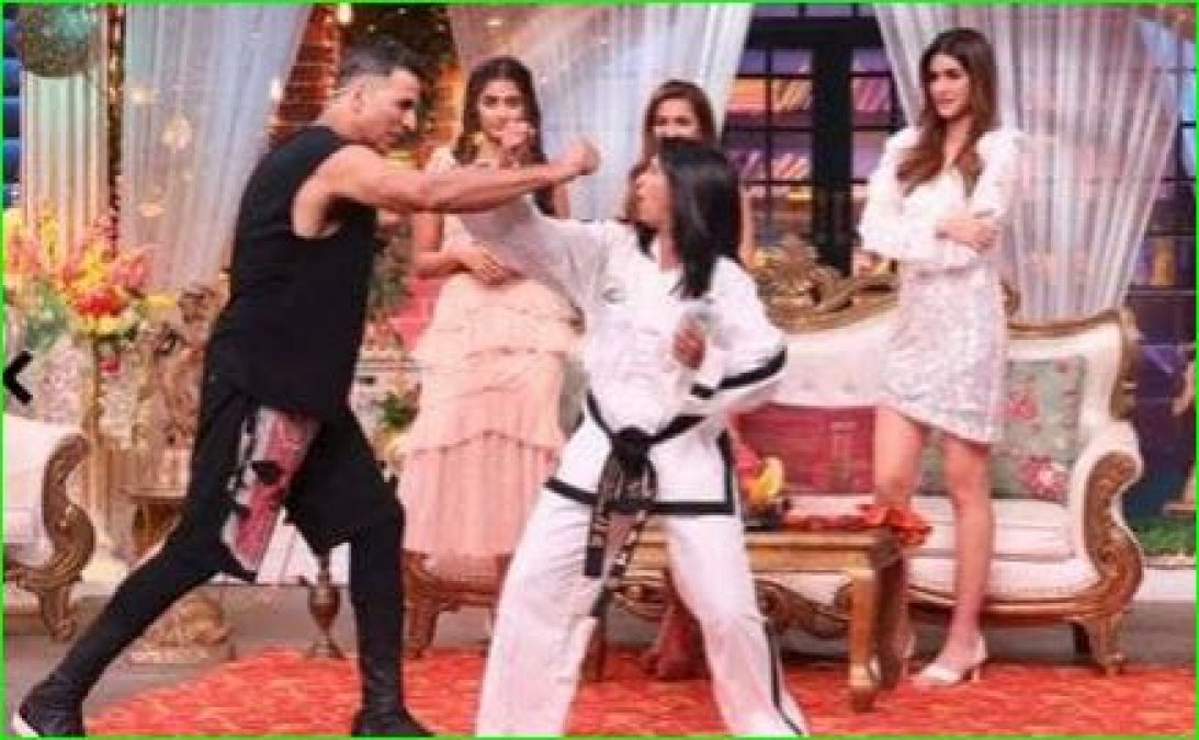 Housefull 4 stars enjoy Kapil's show, photos surfaced