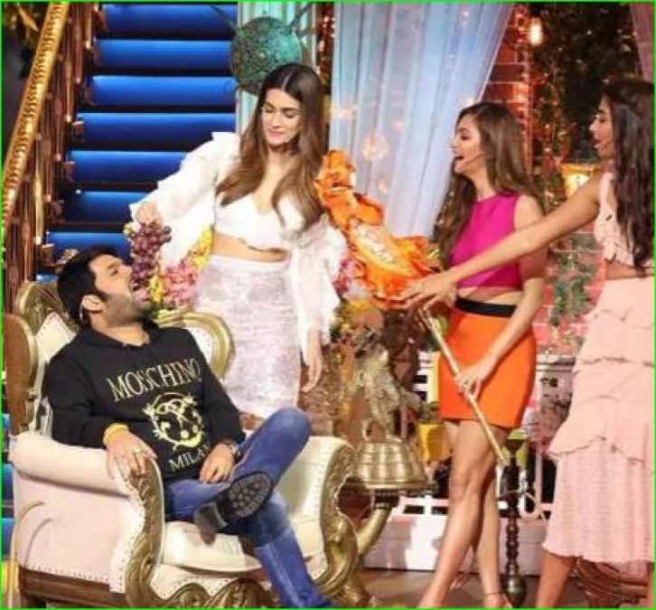 Housefull 4 stars enjoy Kapil's show, photos surfaced