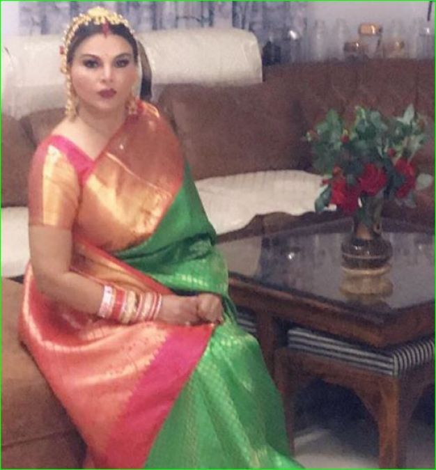 हरे रंग की बनारसी साड़ी में राखी सावंत ने मनाया अपना पहला करवाचौथ, नहीं नजर आए पति