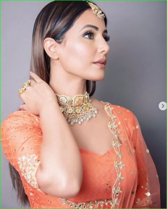 Hina Khan did a great photoshoot before Diwali by wearing a lehenga