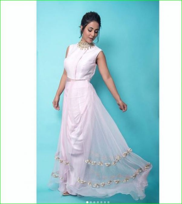 वाइट ड्रेस के साथ खूबसूरत चोकर पहनकर हिना खान ने बढ़ाया इंटरनेट का तापमान