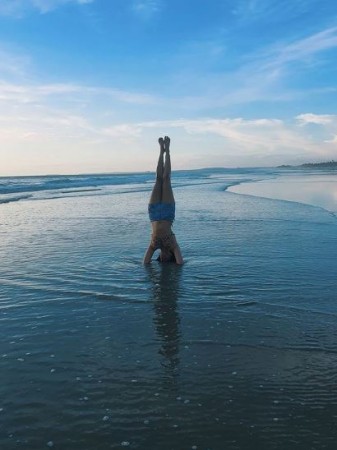 Kavita Kaushik seen doing yoga in bikini on the beach, fans shocked to see looks