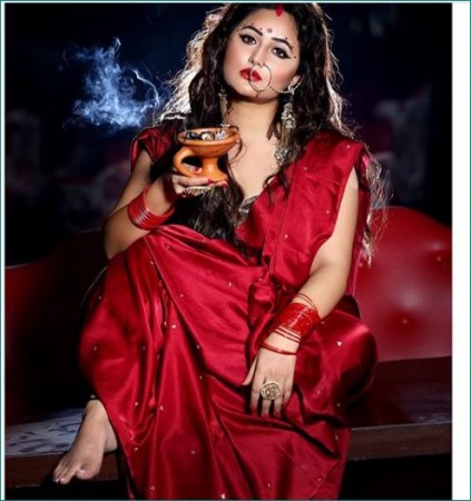 Checkout the Bengali look of diva Rashmi Desai