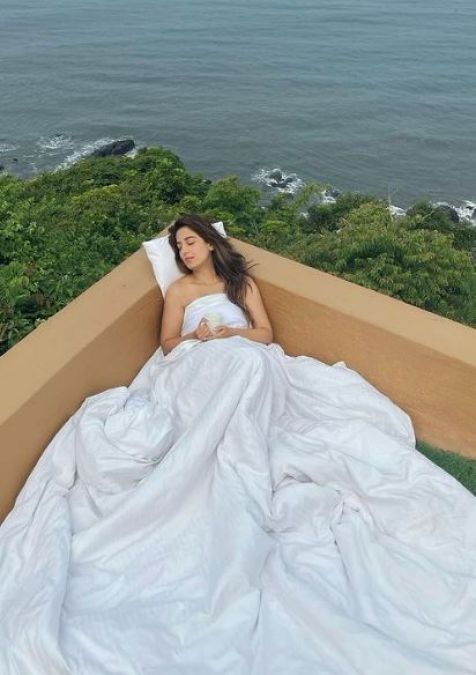 Srishty Rode was seen lying on the terrace without clothes, pictures going viral
