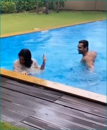 स्वीमिंग पूल में पति संग एन्जॉय करते नजर आईं दीपिका कक्क्ड़