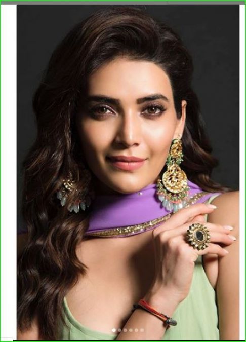 Karishma Tanna looked very attractive in a traditional avatar