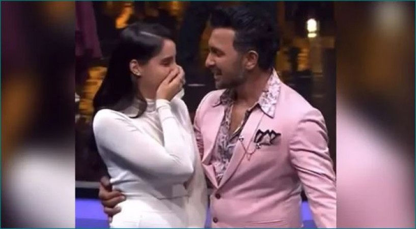 Terence Lewis Propose Nora Fatehi on stage, video goes viral
