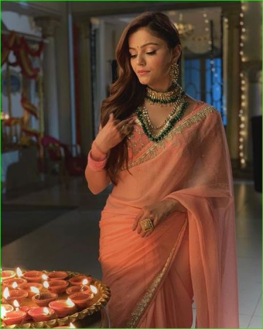 This actress looks amazing in both sari and bikini