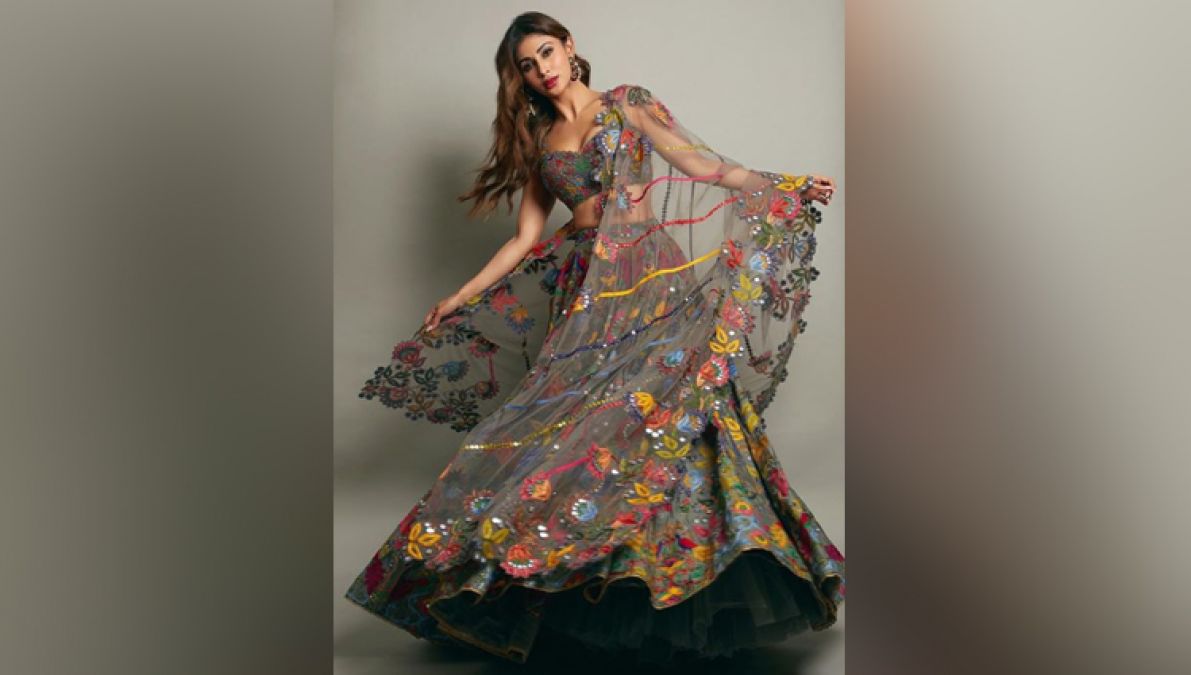 Mouni Roy looking alluring, fans praised