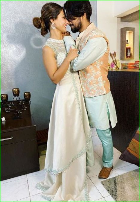 Being romantic, Hina Khan celebrates Diwali with her boyfriend
