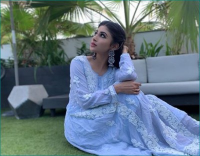Mouni Roy also got engaged! Picture flaunting engagement ring goes viral