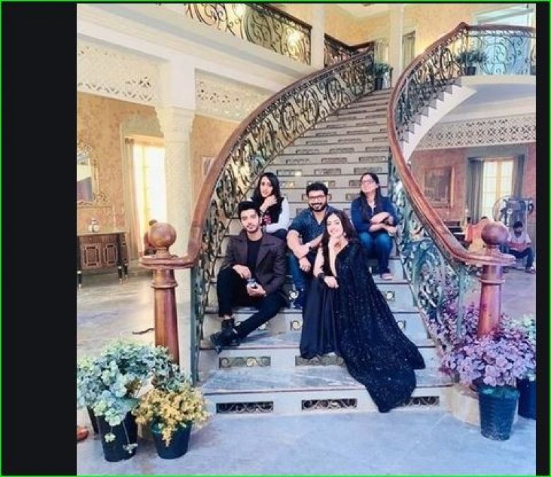 After Pataudi Palace, this film to be shoot near Taj Mahal, stars are excited
