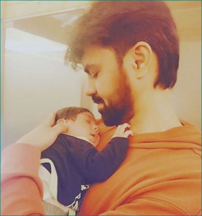 New father Gaurav Chopraa shares an cute photo with his baby; pens a heartwarming note