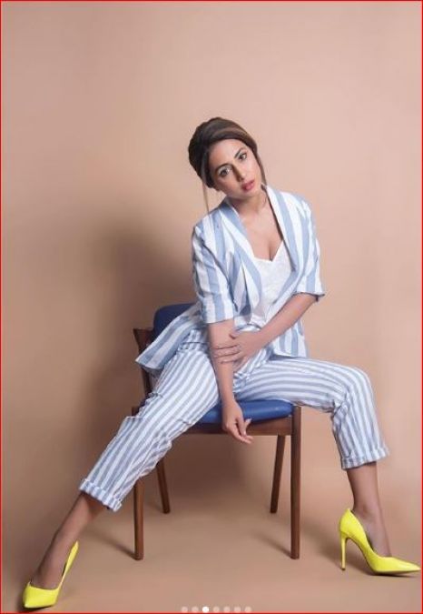 नए फोटोशूट में डीप नेक से अपने सेक्सी क्लीवेज दिखाती नजर आईं हिना खान
