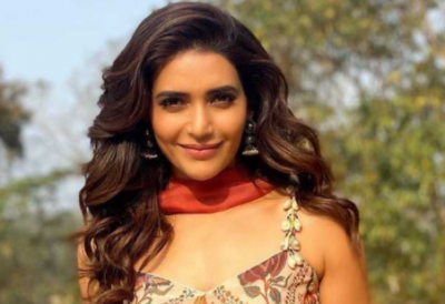 Karishma Tanna sets fire with her no-makeup look