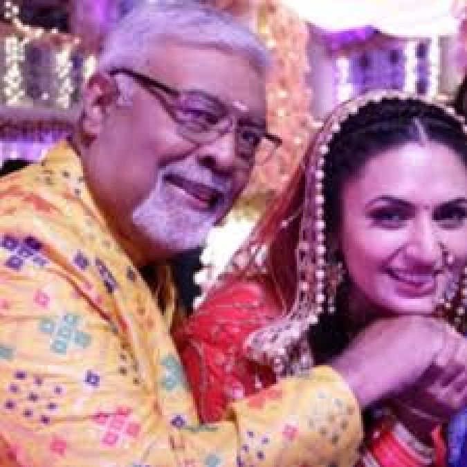 Actress Divyanka wishes her birthday to her onscreen father