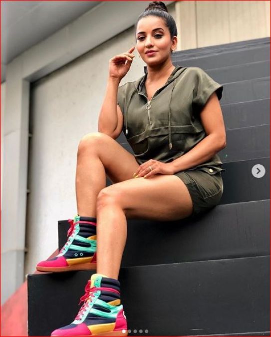 Bhojpuri actress Monalisa flaunts her sexy legs in new photoshoot