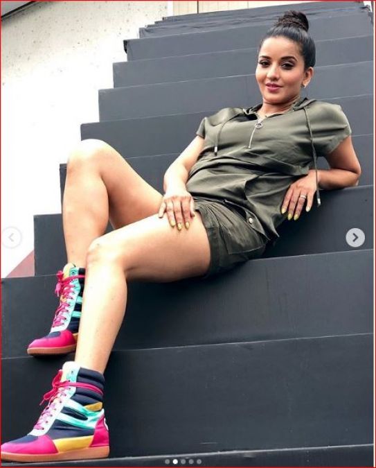 Bhojpuri actress Monalisa flaunts her sexy legs in new photoshoot