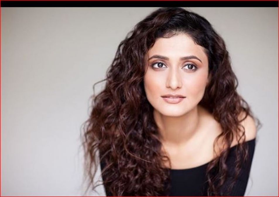 I compete with myself, says telly town actress Ragini Khanna