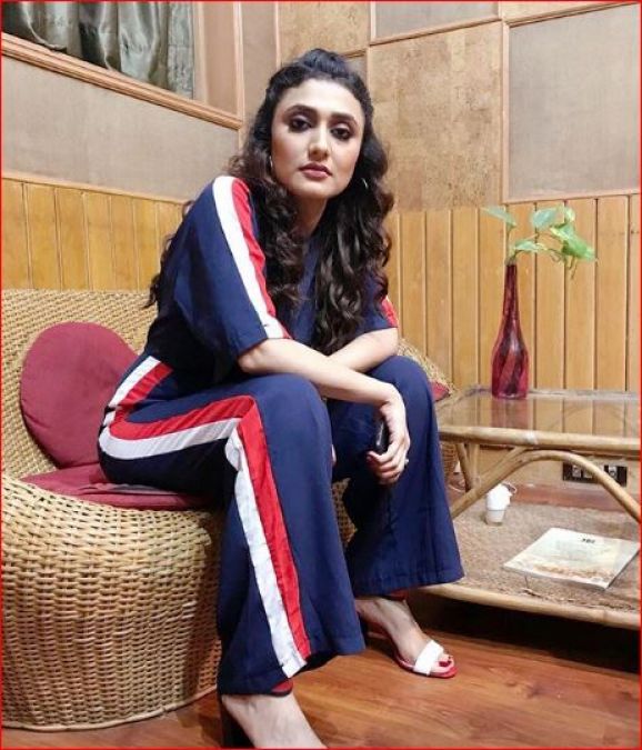 I compete with myself, says telly town actress Ragini Khanna