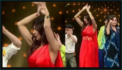 Shilpa dances on ''Desi Girl'' song WITH Farah khan, video goes viral