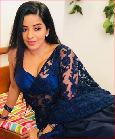 Monalisa was seen showing sexy cleavage sometimes in a red or blue sari