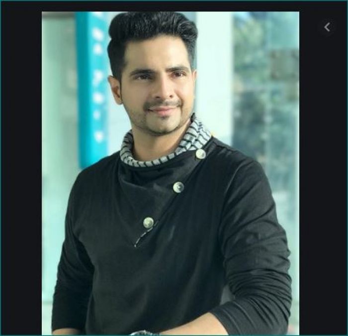 Karan Mehra starts shooting for his new show