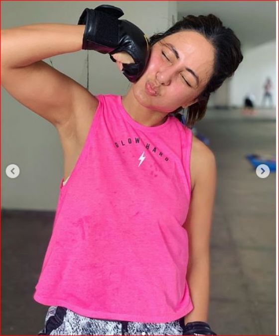 Hina Khan looked very sexy in the gym without makeup