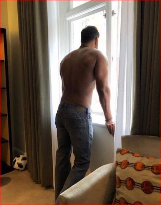 Ajay Devgn's shirtless picture sets fire, soon to play a soldier in this movie