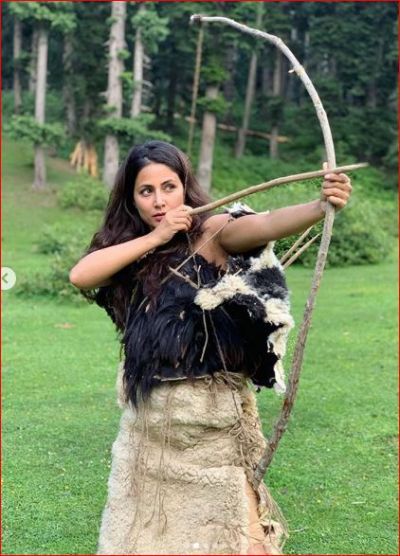 Hina Khan was seen sporting a bow and arrow, shares photos from the set of this film