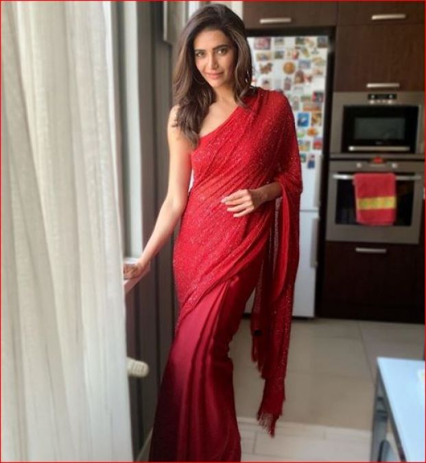 Karishma Tanna stuns in red sari, check out picture here