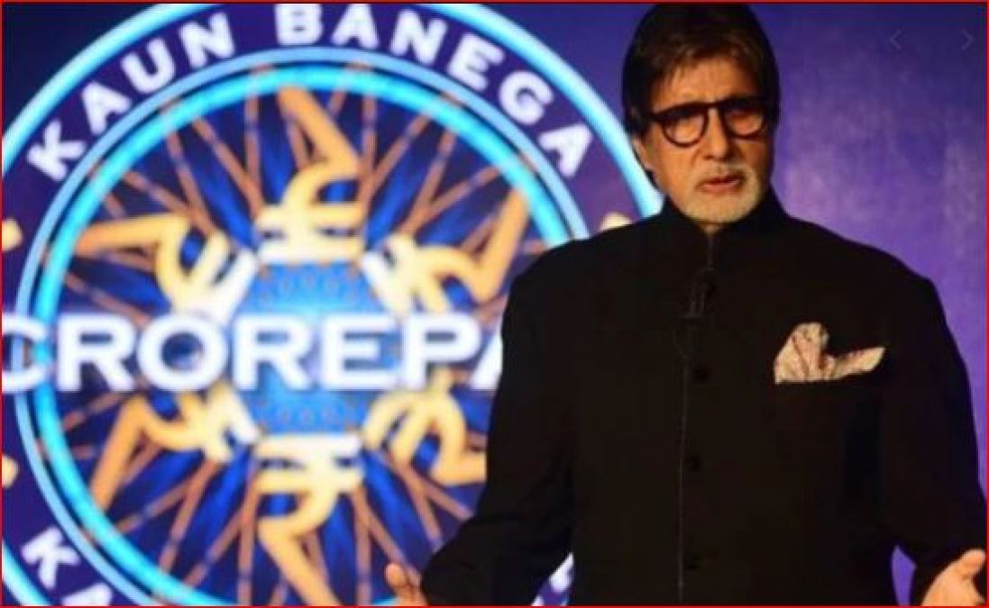 Amitabh Bachchan reveals he used to wait for beautiful girls in bus