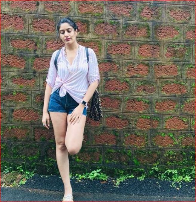 Surbhi Chandna enjoys vacation, See  her unmissable picture here
