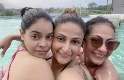 These 3 beauties of TV were seen having fun in the pool, see these pictures