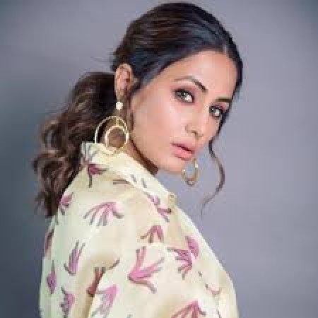 Hina Khan slays in red floral Kaftan, check out latest picture
