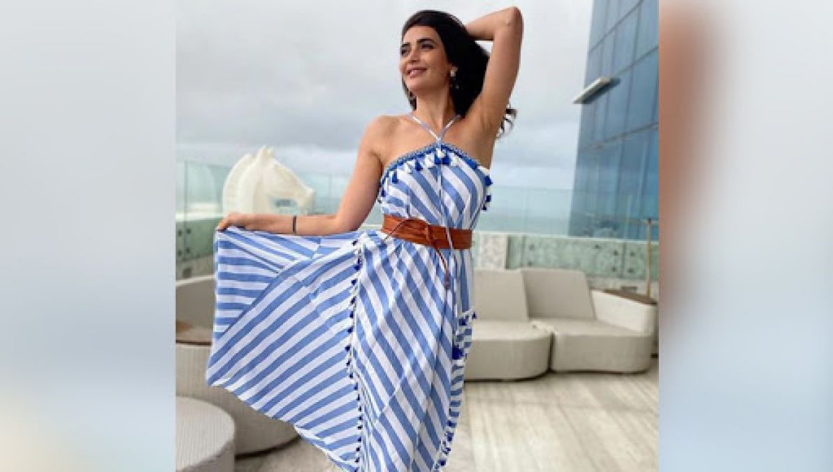 I can feel it in the air; Karishma Tanna shares her new pictures