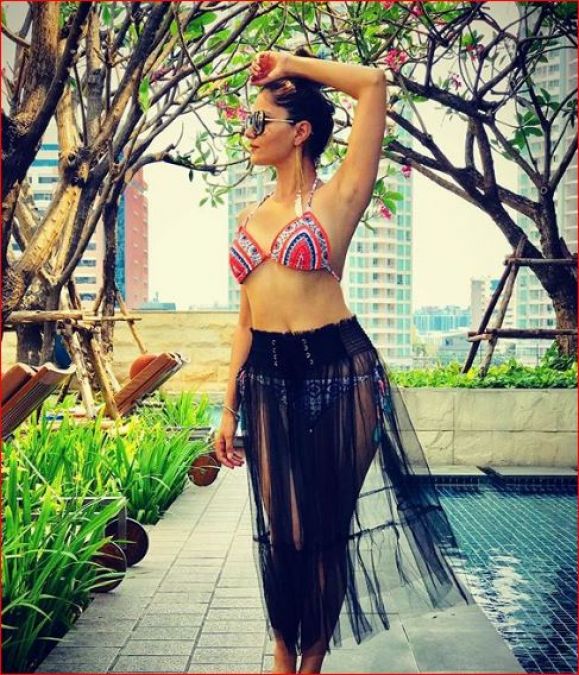 TV's Shemale Bahu showed her sexiest avatar in bikini
