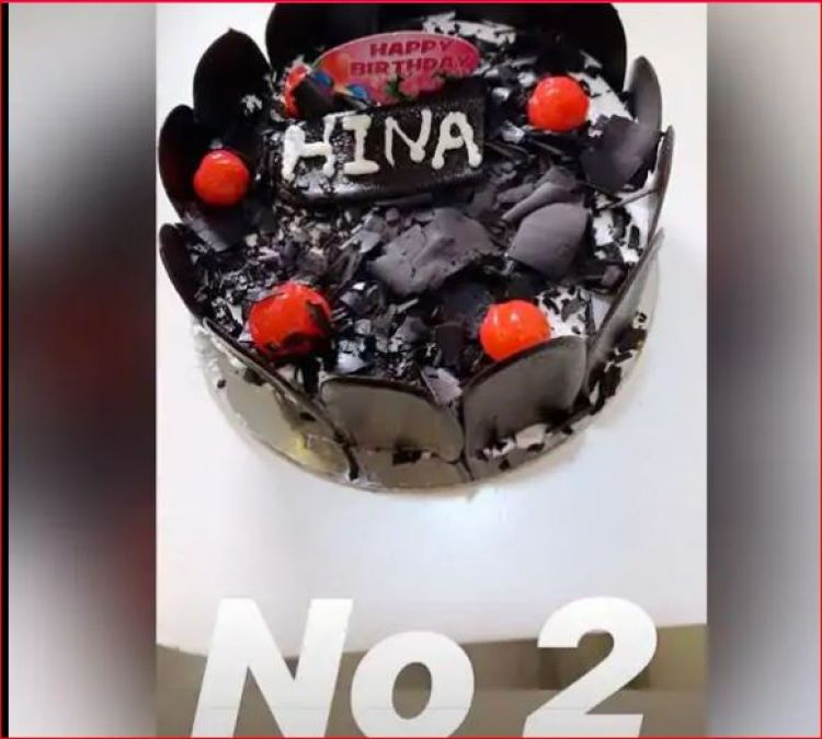 Photo: Hina Khan's Pre-birthday celebration beings, numerous cakes sent by fans