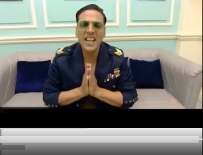 अक्षय ने गुनगुनाया, 'इंडिया तुझे हंसने की जरूरत नई क्या..'  Watch Video