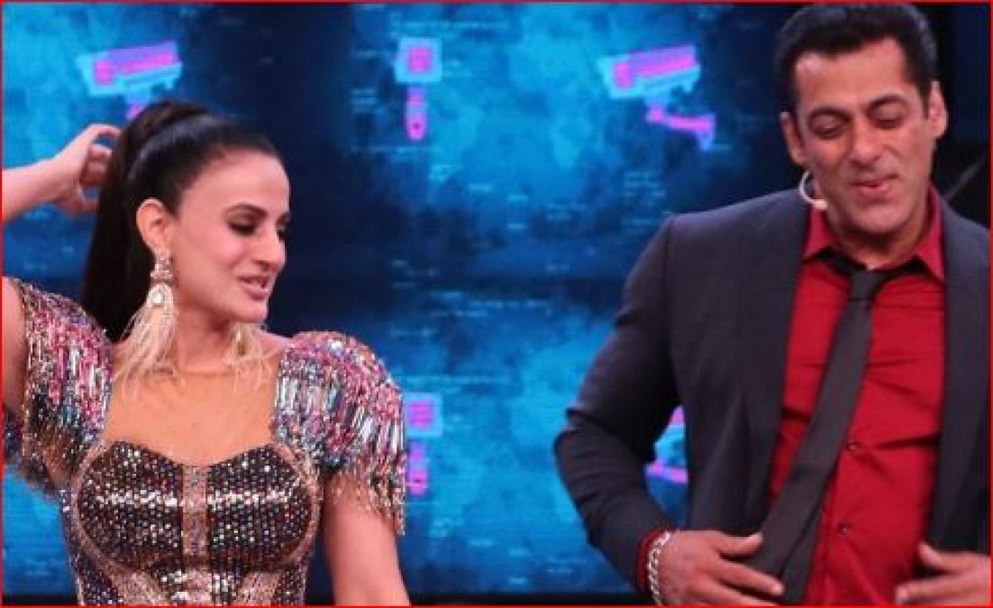 Ameesha Patel, the mistress of BB 13's house, will expose everyone