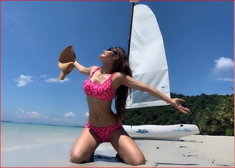 Nagin Mouni looks sassy in a pink bikini, see photos!