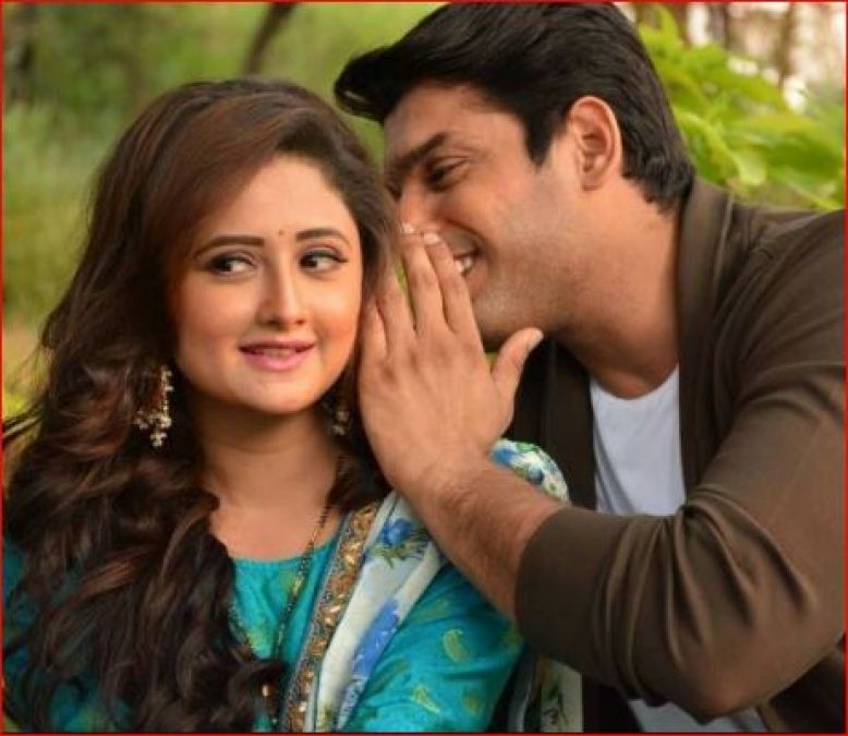 Rashmi Desai will have to share the bed with Siddharth Shukla in Bigg Boss 13's house!