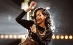 Rihanna paid tribute to Prince on dedicating tour performance !
