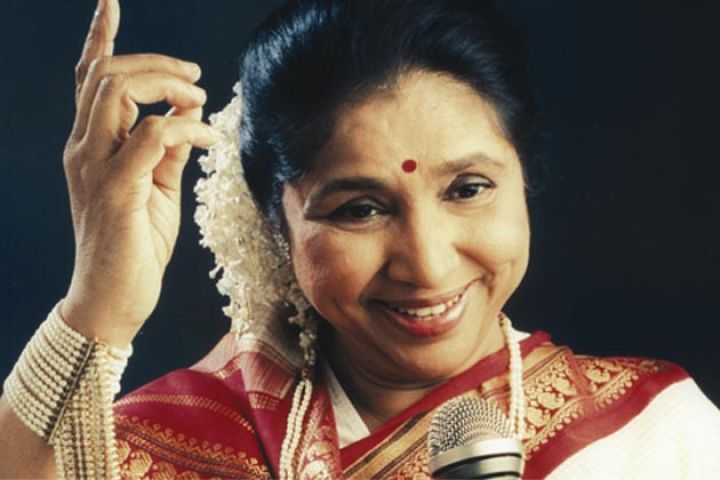 Asha Bhosle come out to entertain the paramilitary soldiers