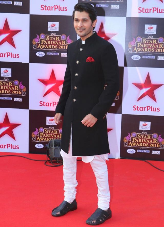 Star Parivar Awards 2016 begins with stylish TV stars