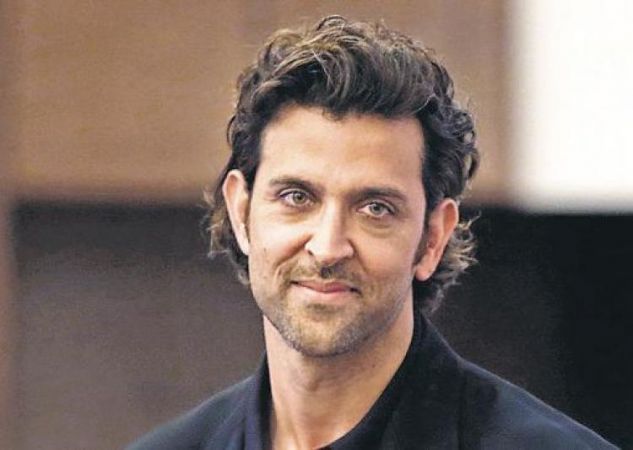 Hrithik Roshan extends his hand for help to this Polish-Spanish actress