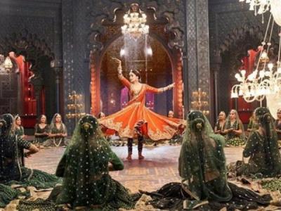 Madhuri Dixit's Tabah Ho Gaye song from Kalank song is to be out tomorrow