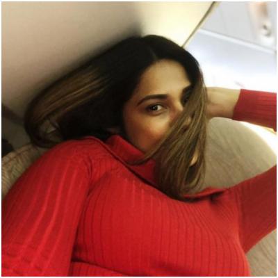 Jennifer Winget enjoys vacation with her furry friends, check out the picture here
