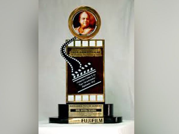 “Best Actor” Dada Saheb Phalke Awards 2018 goes to Akshay Kumar, Bhumi Pednekar