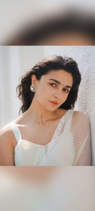 Alia Bhatt Ethnic Vs  Traditional Look, which is better